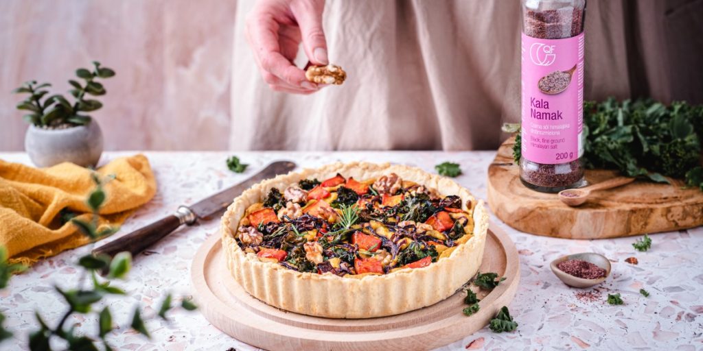Wegańska tarta quiche z dynią, jarmużem i solą Kala Namak Quality Food Flymetothespoon