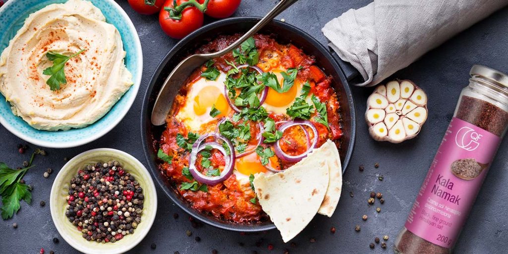Wegańska szakszuka z solą Kala Namak