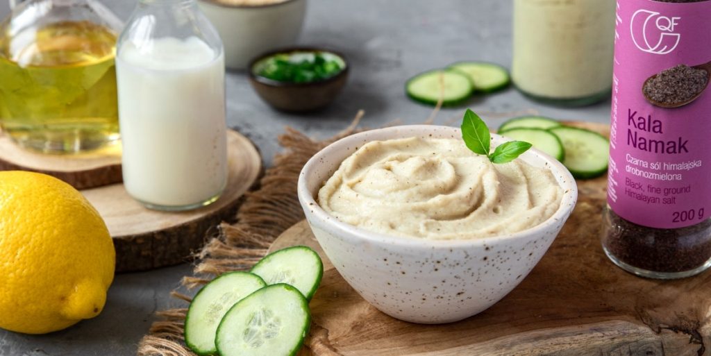 Wegański majonez z kalafiora z musztardą z solą Kala Namak Karolina Kos