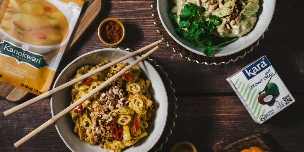 Curry w dwóch odsłonach z kremem kokosowym Kara Edyta Dyduch De Care Group