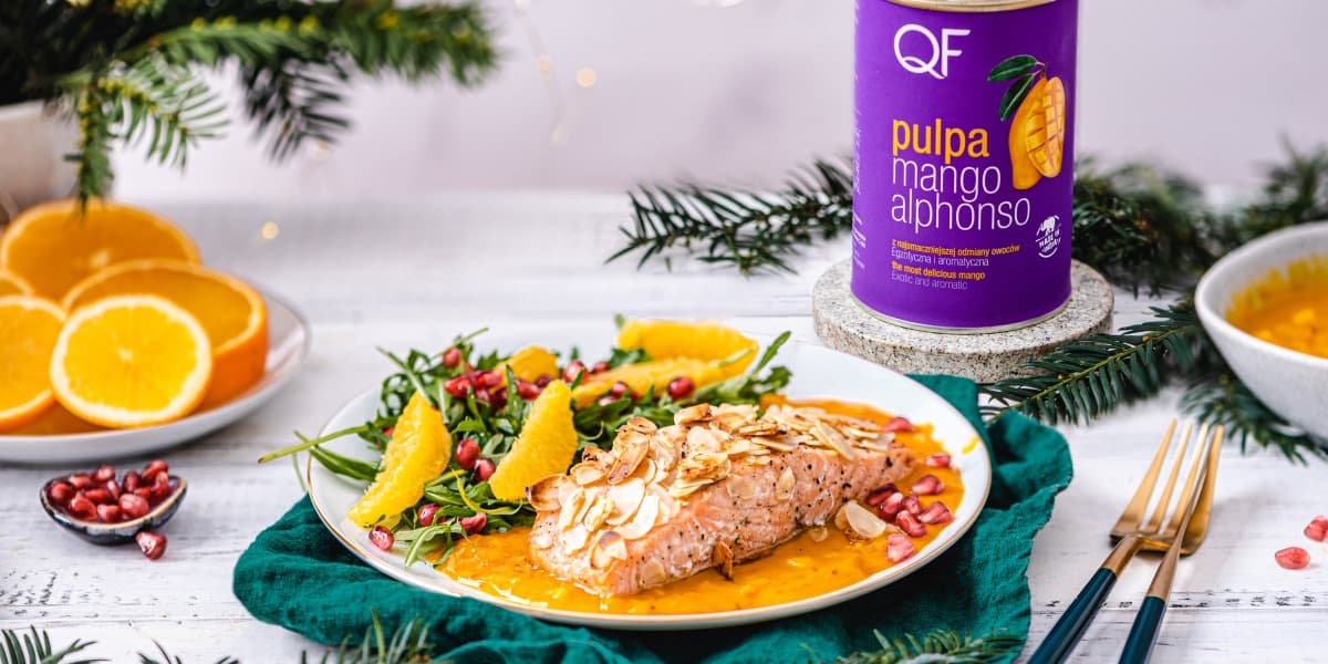 Pieczony łosoś w płatkach migdałowych z musem mango Quality Food Fly me to the spoon