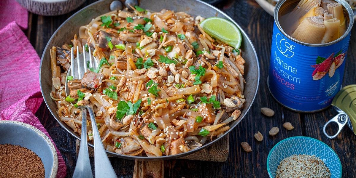 Pad thai wegański z kwiatem bananowca House of Asia Praktykulinarni