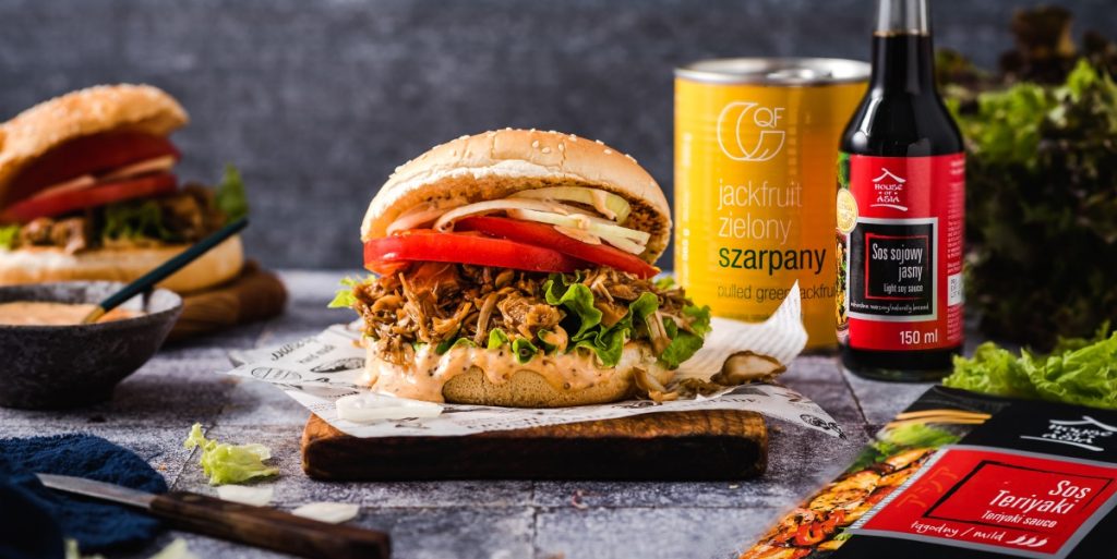 Burger z szarpanym jackfruitem i sosem teriyaki Flymetothespoon House of Asia Quality Food