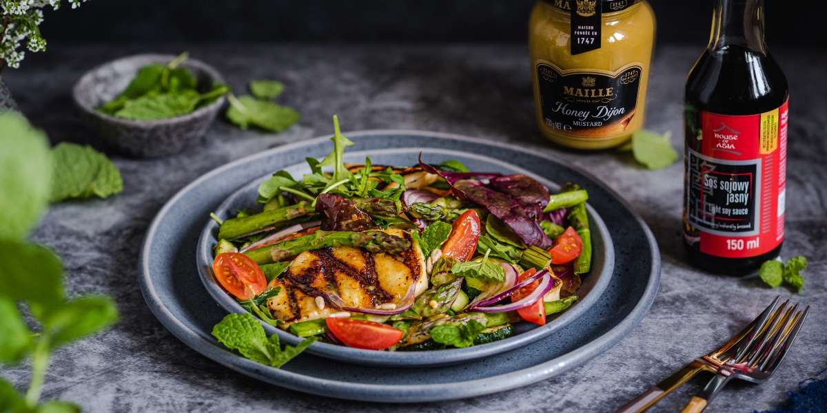 Sałatka z grillowanym halloumi i musztardą miodową Dijon Maille House of Asia Flymetothespoon