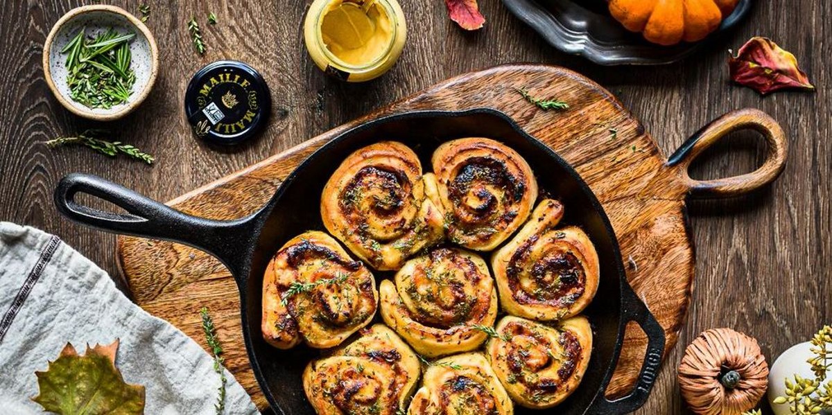 Świąteczne bułeczki z musztardą Dijon