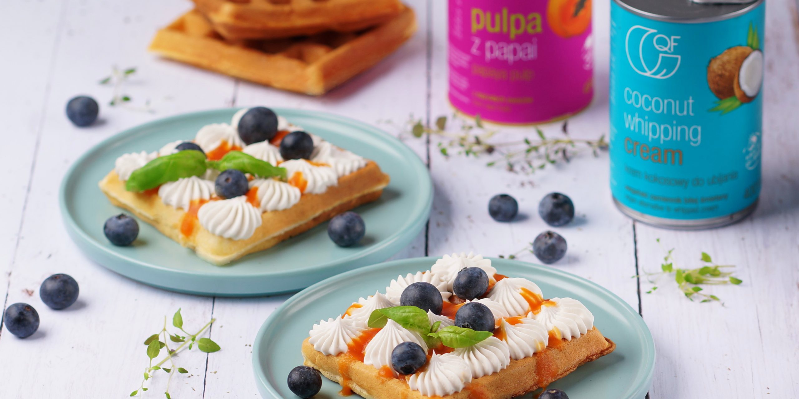 Wegańskie gofry z bitą śmietaną i pulpą z papai Quality Food