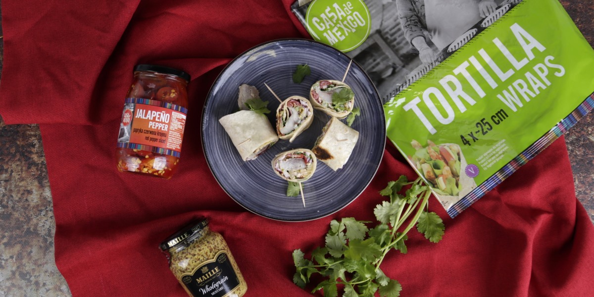 Śledzie na ostro w tortilli z musztardą Dijon