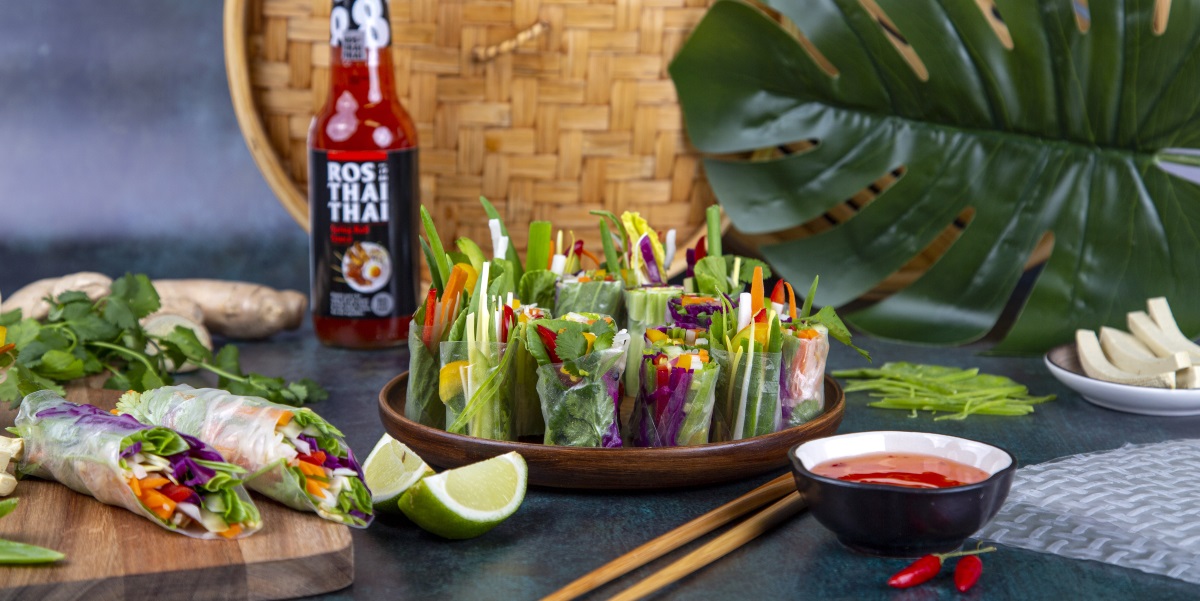 Fresh spring rolls z tofu i sosem orzechowym Ros Thai Thai