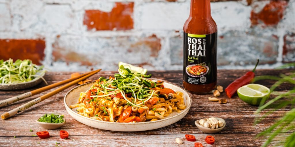 Orzechowe noodle z jackfruitem w sosie pad thai Ros Thai Thai Fly me to the spoon