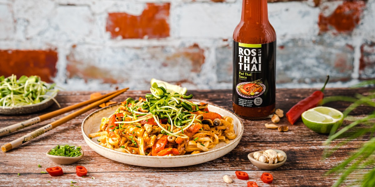 Orzechowe noodle z jackfruitem w sosie pad thai Ros Thai Thai Fly me to the spoon