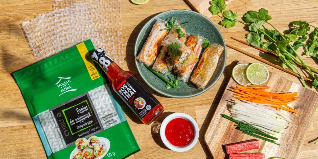 Sajgonki z wędzonym łososiem i sosem Ros Thai Thai