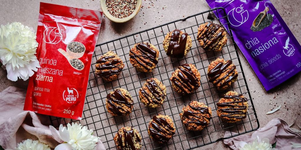 Kruche ciasteczka z komosą i chia w czekoladzie smuklewidelce QF Quality Food