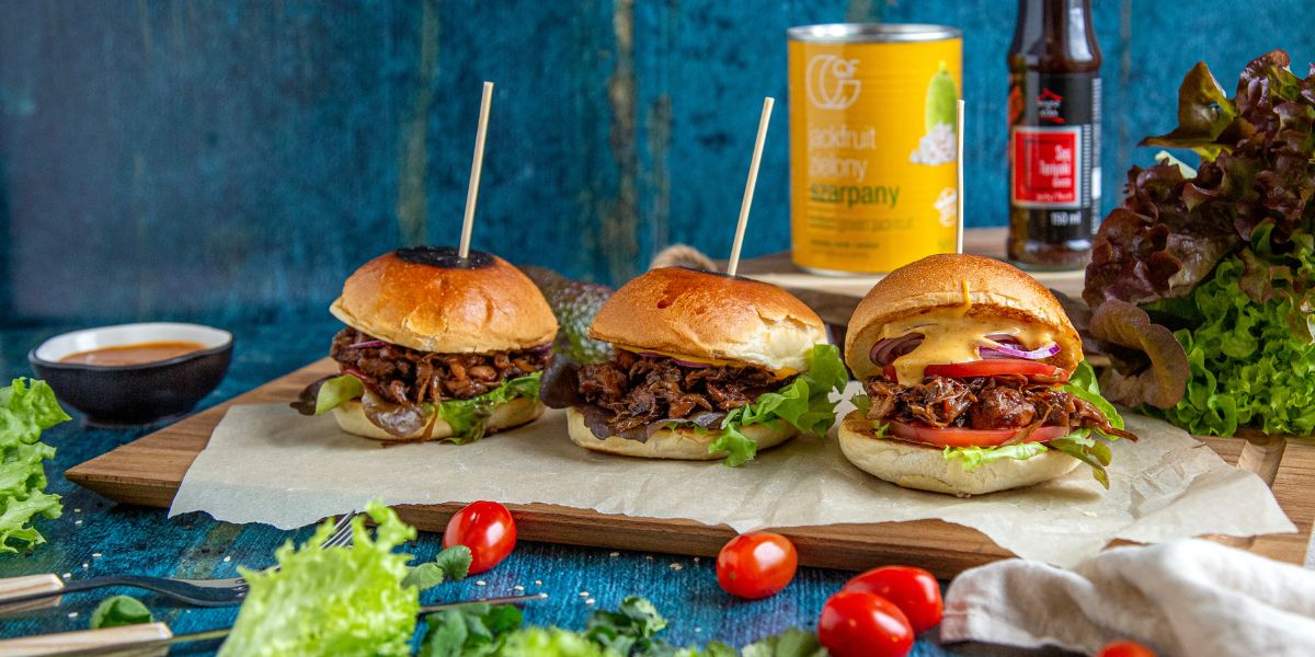Wege burger z szarpanym jackfruitem i sosem satay Ros Thai Thai