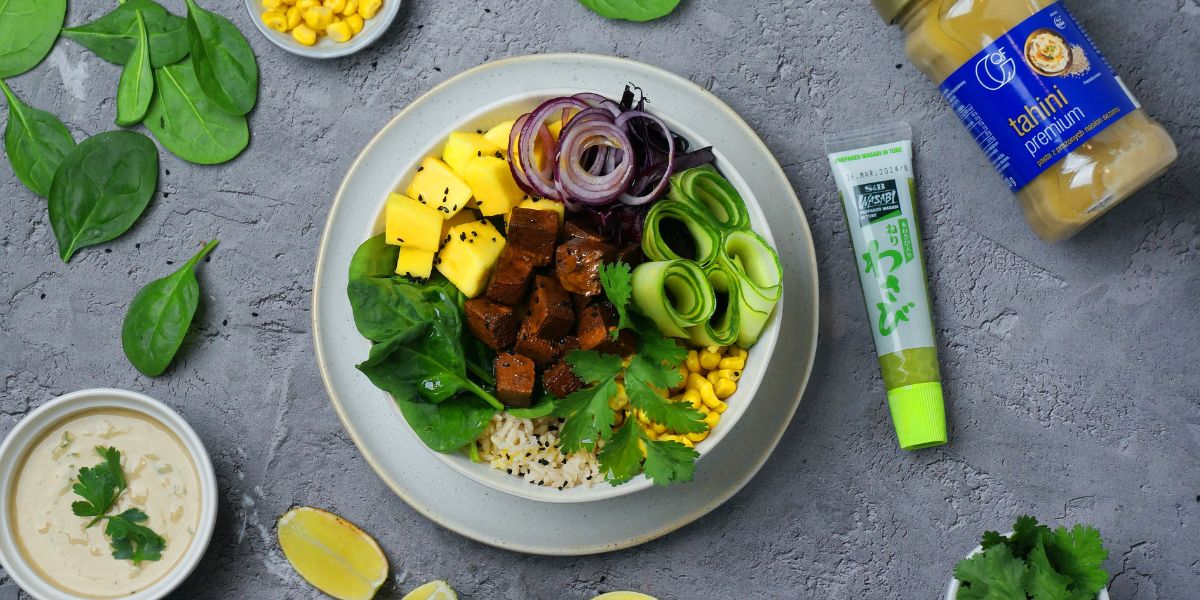 Buddha bowl z tofu i sosem tahini o_chochelka Quality Food