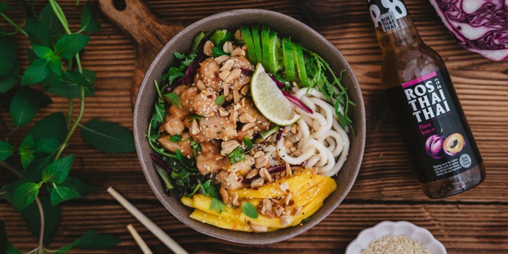 Tajski bowl z kurczakiem w sosie śliwkowym Ros Thai Thai Edyta Dyduch
