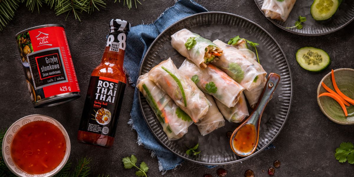 Spring rollsy z grzybami słomkowymi i sosem Ros Thai Thai