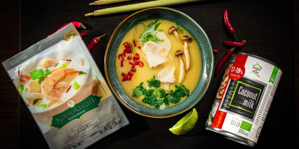 Zupa Tom Kha Kai Foxx Gotuje Kanokwan