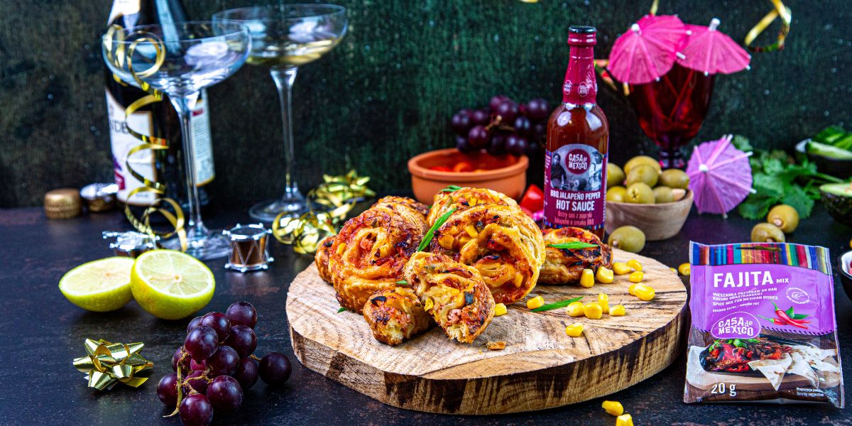 Ślimaczki z ciasta francuskiego z serem i szynką