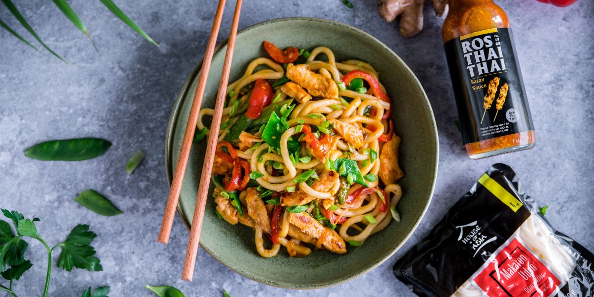 Orzechowy udon z kurczakiem Delicious Place