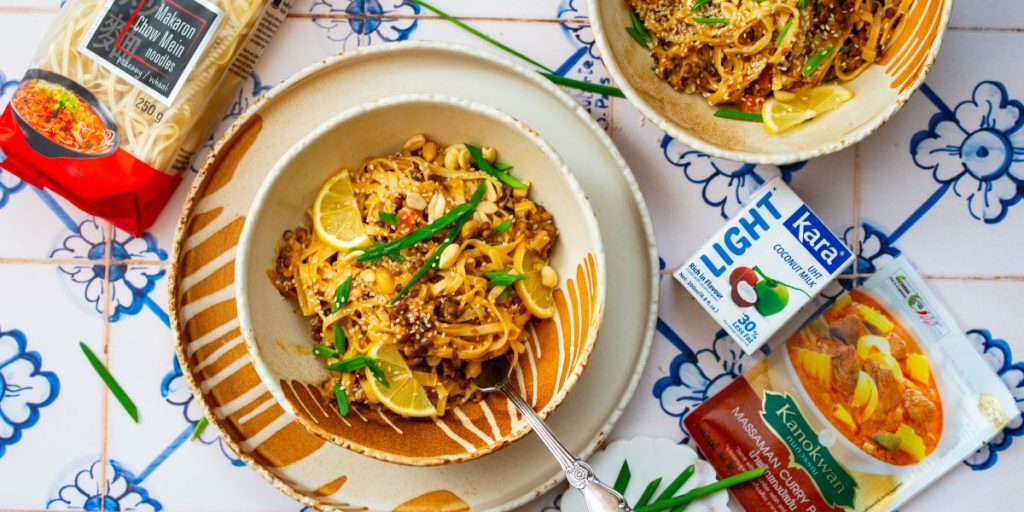 Kremowa soczewica w sosie Massaman curry z śmietanką koksową