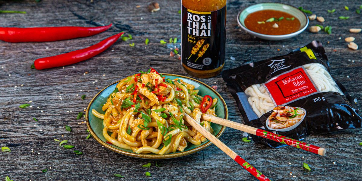 Udon stir fry w sosie orzechowym Ros Thai Thai