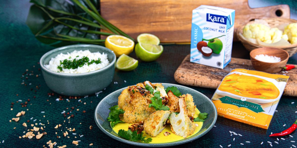 Smażony kalafior w aromatycznym żółtym curry z orzechami