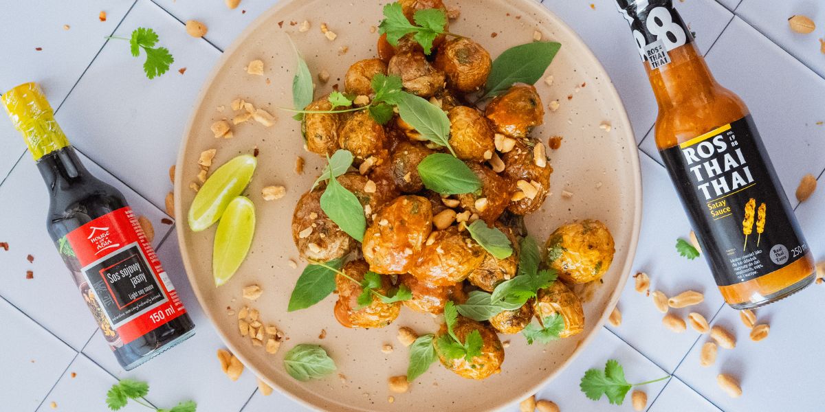 Pieczone ziemniaczki w orzechowym sosie satay z limonkowym majonezem i ziołami Gotuj z Diego