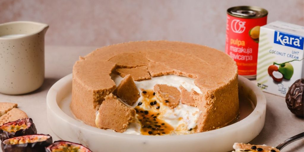 Odwrócony sernik z marakują decare