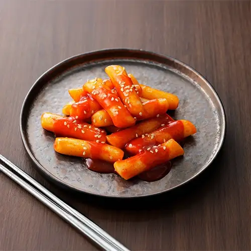 Tteokbokki w sosie czosnkowym z chili
