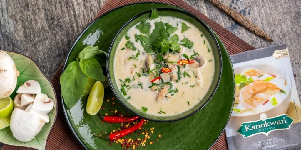 Zupa Tom Kha z kurczakiem decare