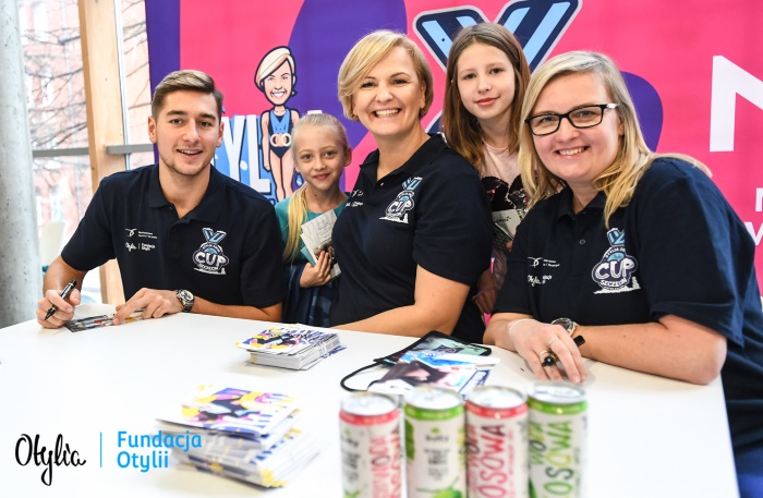 Otylia Swim Cup - Winter Edition De Care woda kokosowa Livity