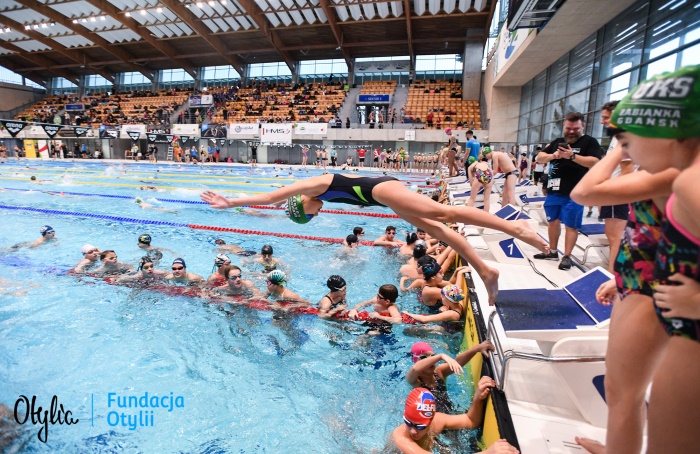 Otylia Swim Cup - Winter Edition De Care woda kokosowa Livity